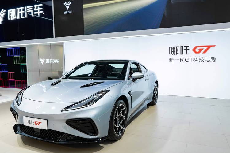 重庆万州区跃富贝企业管理咨询哪吒汽车在智能汽车领域的表现，领途汽车在新能源汽车市场中的影响力